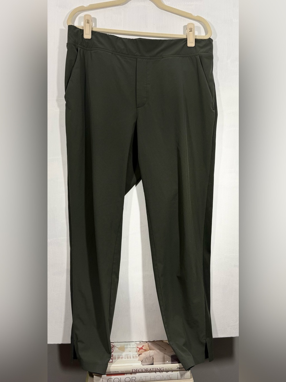 Athleta Olive Green Women’s Pants